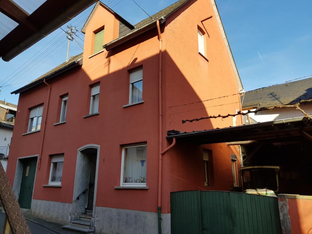 Weingut Helmut Barzen Apartment Zell an der Mosel Exterior photo